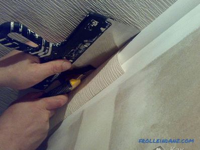Kako lijepiti stropni postolje - ljepilo filete + fotografija