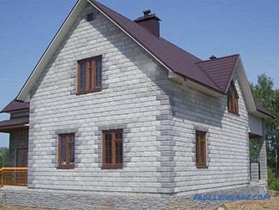 Kuća je izrađena od šljunka s vlastitim rukama
