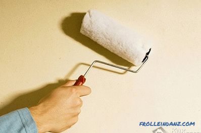 Kako lijepiti vinil pozadinu na zidovima i stropu (+ fotografije)