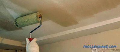 Kako lijepiti pozadinu na stropu