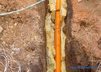 Polaganje kanalizacijskih cijevi u zemlju